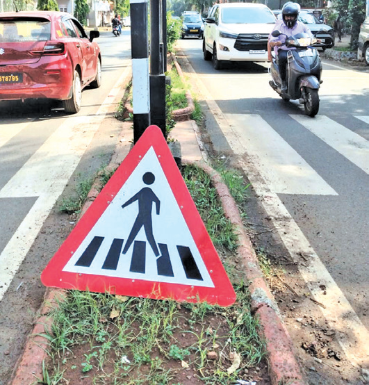 Road-signs need to be conspicuous and provide correct details