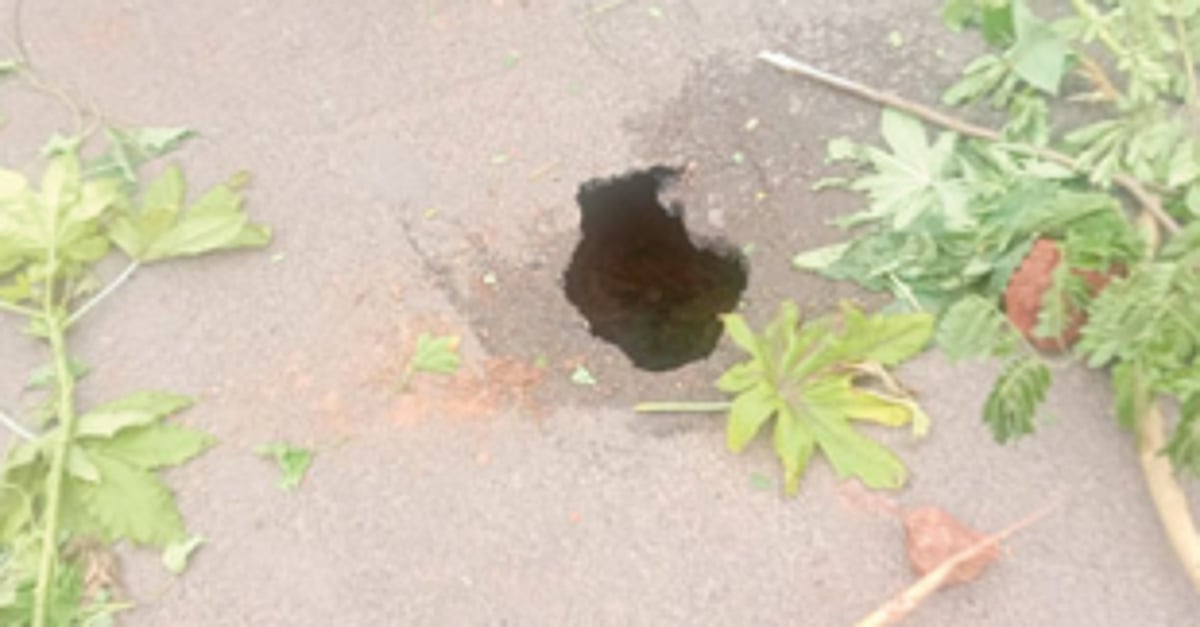 Road sinking exposed at Colmorod