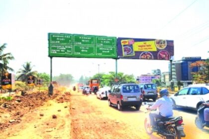 Road-users struggle to breathe as red dust pervades traffic jams outside Margao