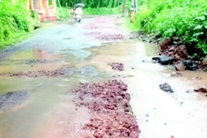 Roads in Bokadbag, Undir turn into death traps