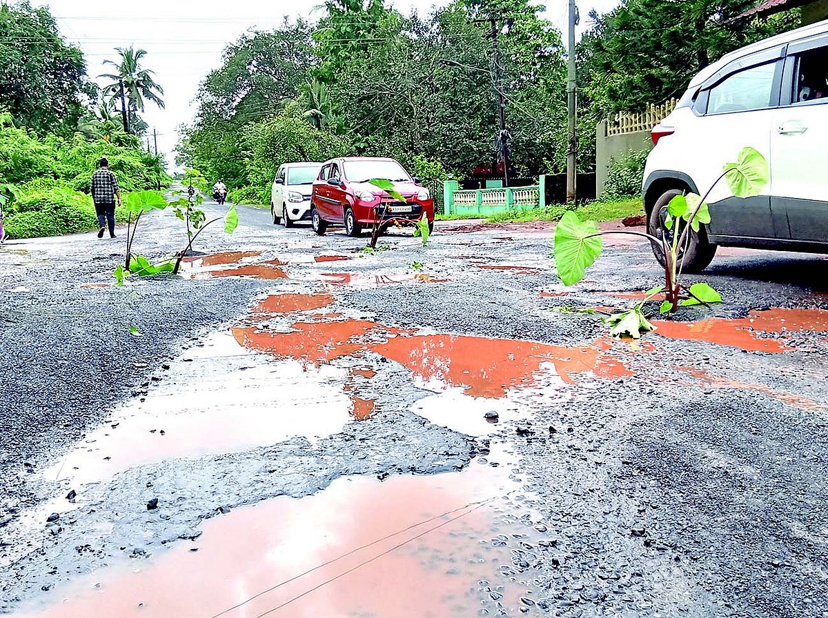 Roads in need of urgent hot-mixing
