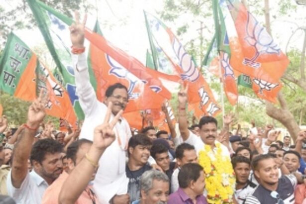 Rocky govt now anchors  on firmer shores