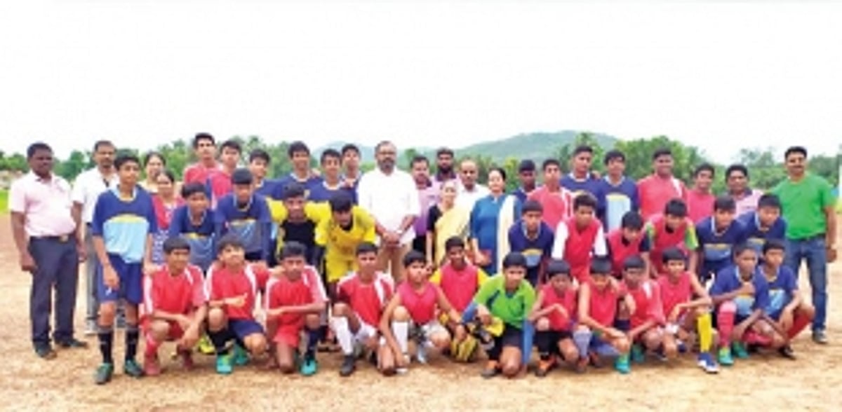 Rosary HS, Auxillium HS move into next round