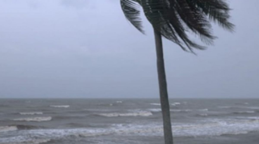 Rough sea, winds batter Canacona coast