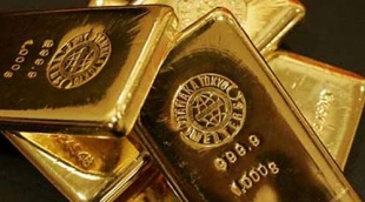 Rs 2.12 cr gold, goods seized at airport