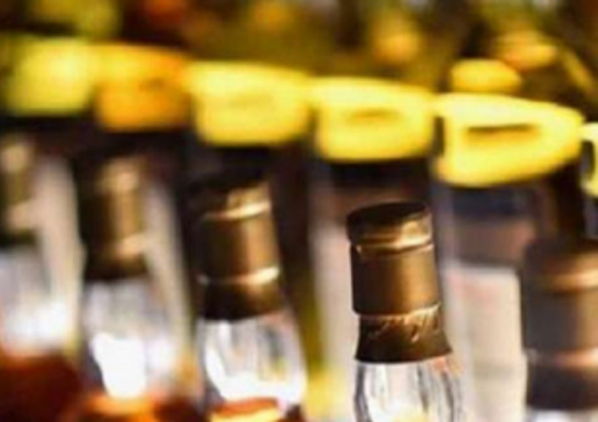 Rs 4.5 lakh worth liquor seized, 1 held 1 Rs 4.5 lakh worth liquor seized, 1 held