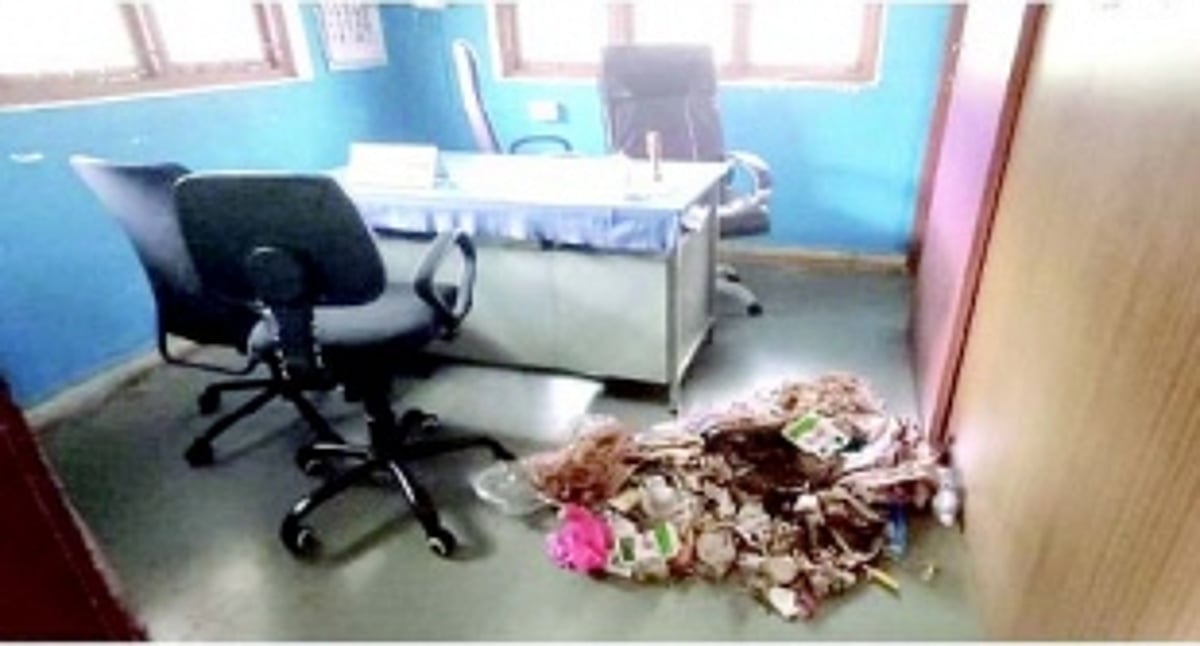 Rubbish revolt in Rumdamol: Panch leaves pile of garbage in Sarpanch’s office