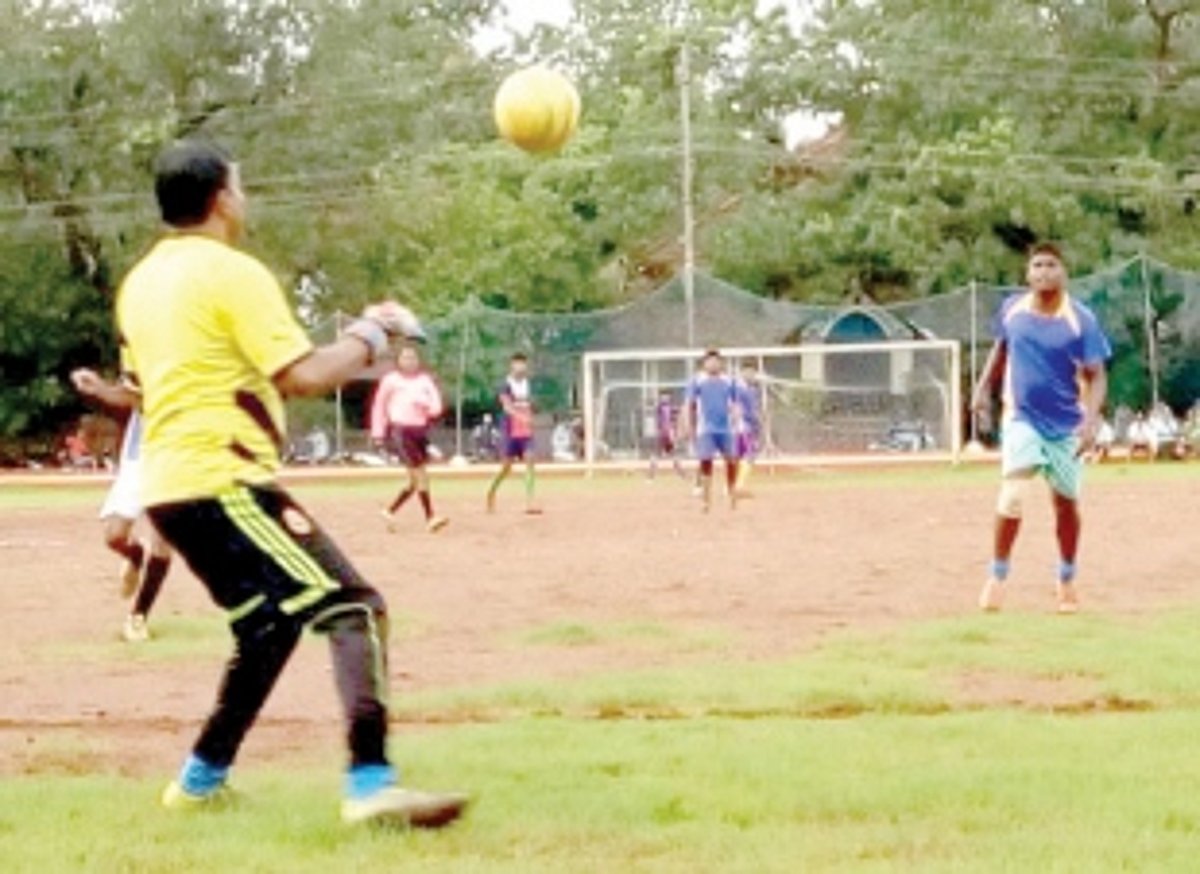 Rumba sail into final
