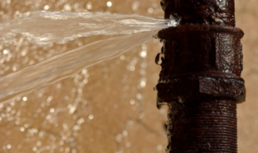 Ruptured water pipe irks Verna locals