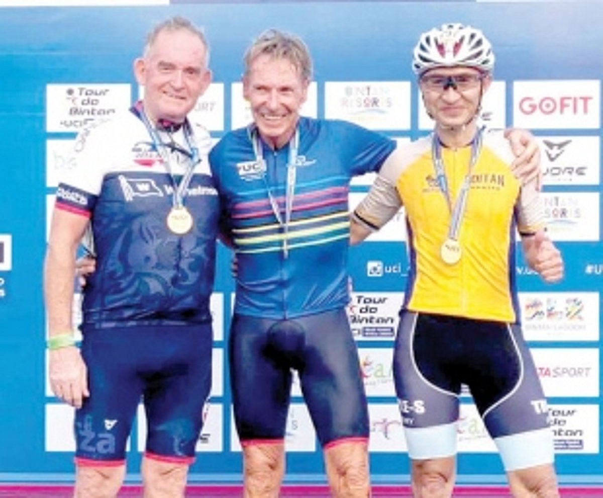 Russell wins UCI World Series Tour race