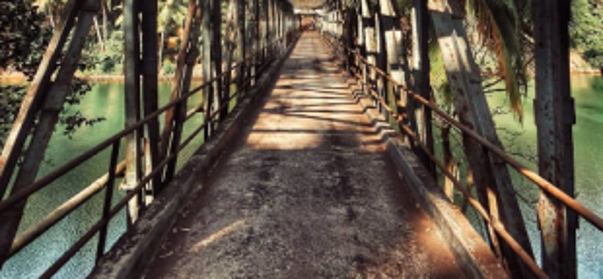 Rusted, dusted   Quepem bridges