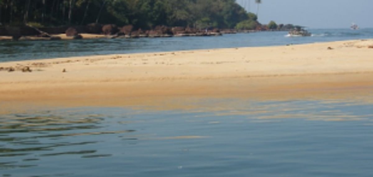 S Goans urged not to visit beaches due to oil spill