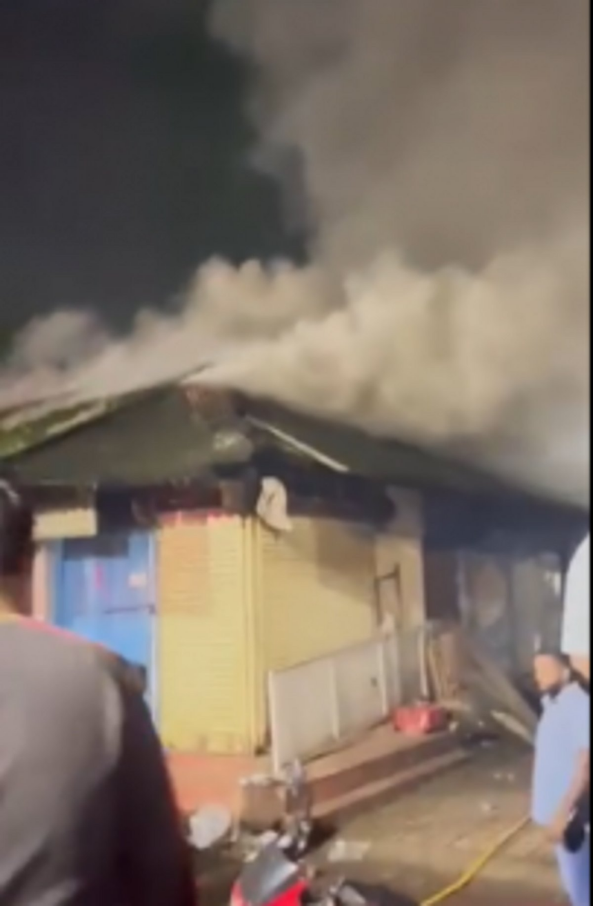 SEVEN SHOP GUTTED IN FIRE IN BICHOLIM MARKET