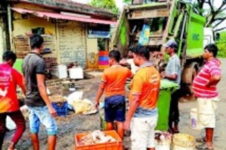 SGPDA market overwhelmed by stench as chicken waste piles up