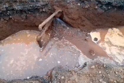 SMART CITY MESS – After gas pipeline, a water pipeline ruptured in city