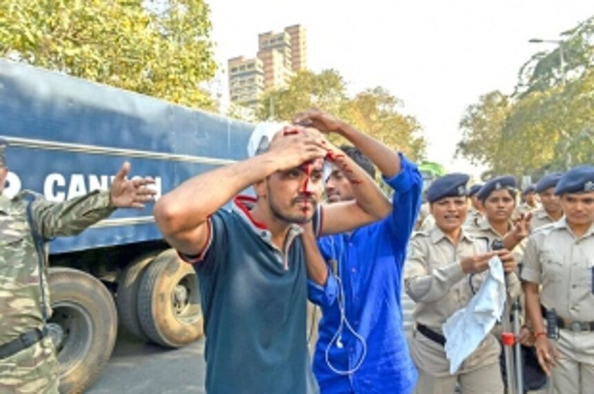 SSC aspirants stage protest in Lutyens’ Delhi, detained