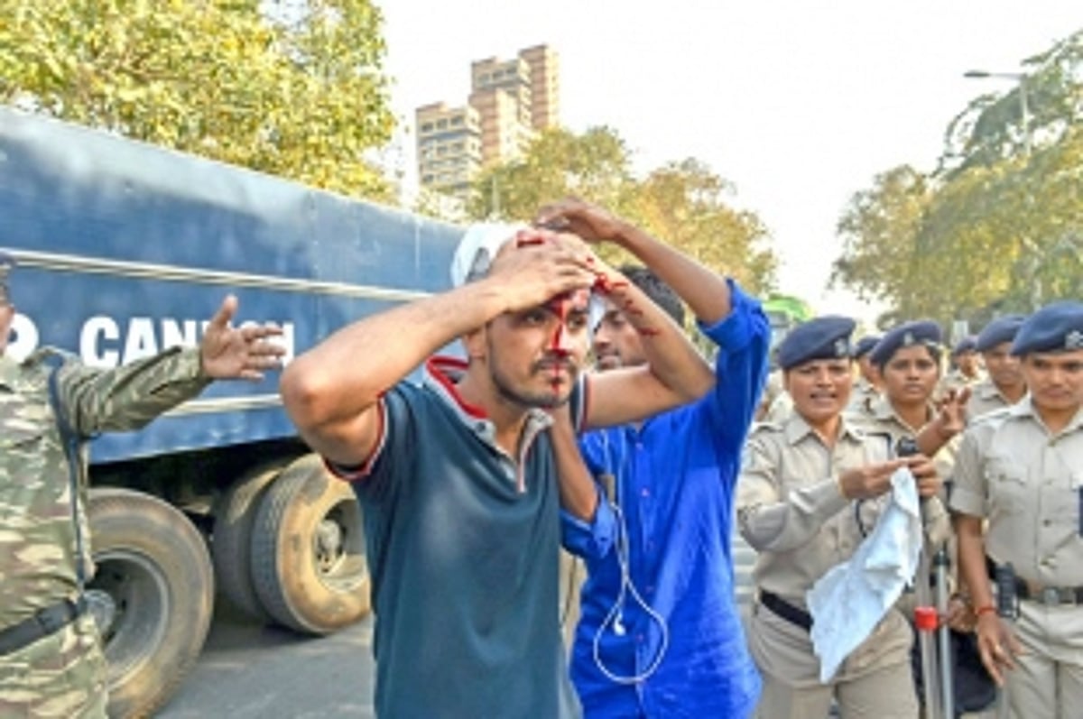 SSC aspirants stage protest in Lutyens’ Delhi, detained