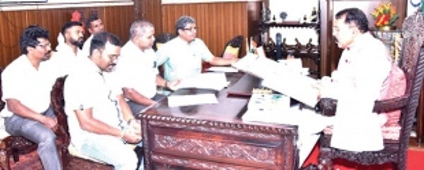 ST delegation meets Guv on political reservation