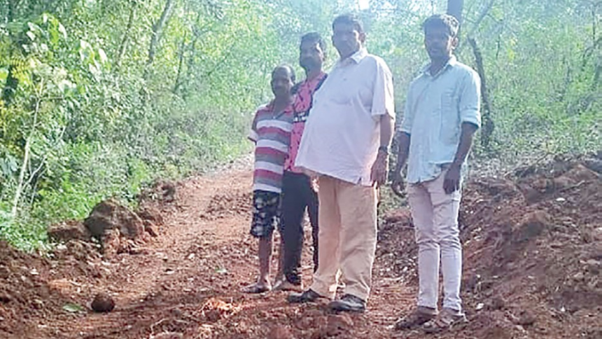 Sacorda Residents Threaten Protest Over 20-Year-Delayed Nave-Kharwat Road Construction 1 Sacorda Residents Threaten Protest Over 20-Year-Delayed Nave-Kharwat Road Construction