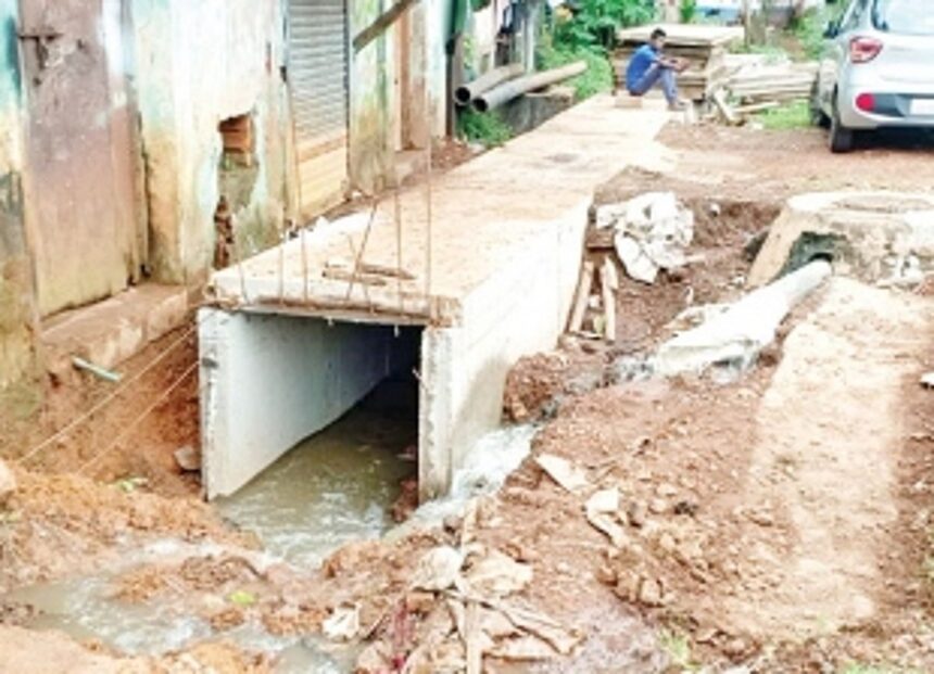 Sada locals complain of overflowing sewage