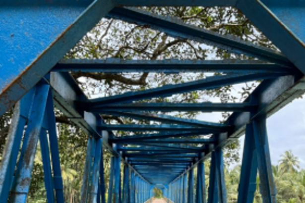 Sadolxem’s iron footbridge has weakened: Canacona residents