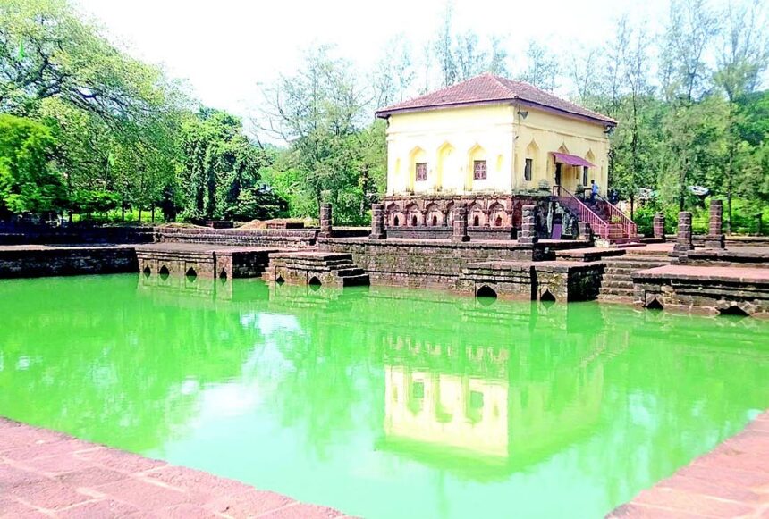 Safa Masjid tank to undergo restoration amid structural concerns