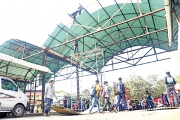 Safety norms flouted during roof repairs of passenger bays