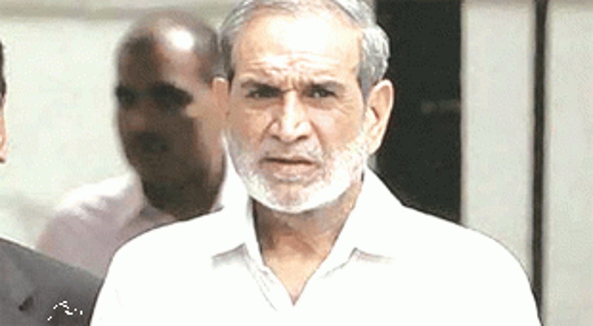 Sajjan Kumar surrenders in court, sent to Mandoli jail