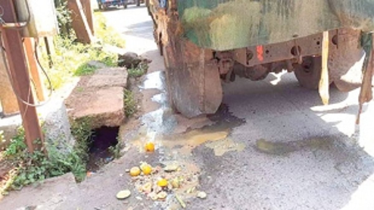 Saligao locals upset over trucks that spill waste on roads