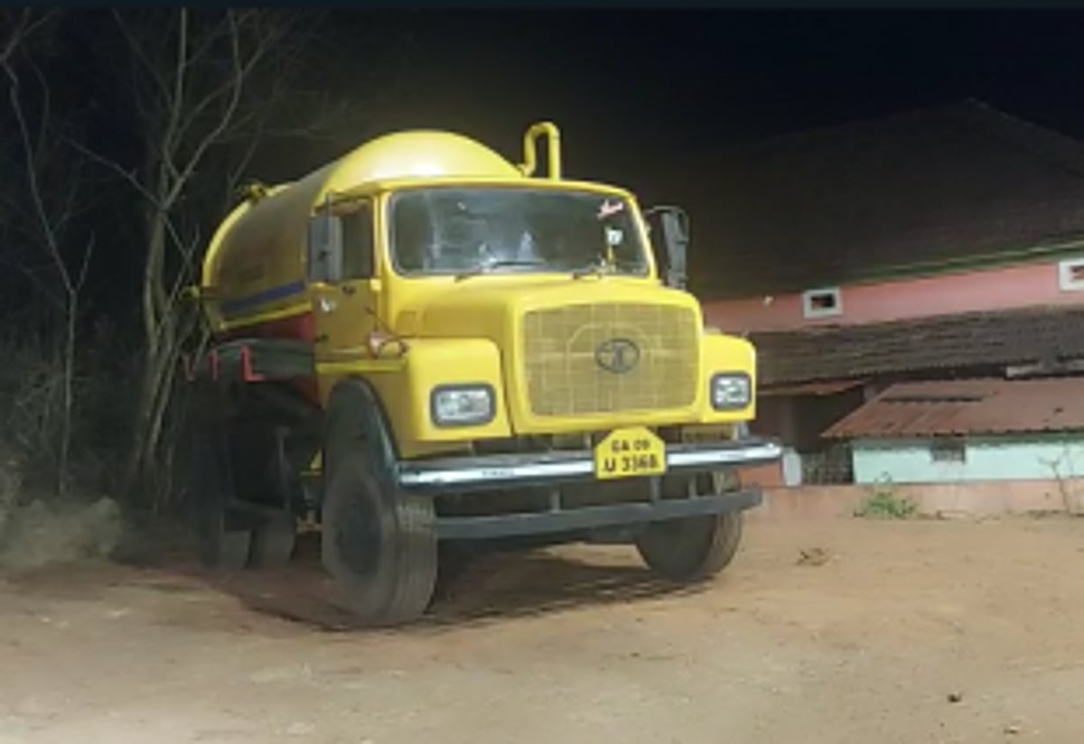 Sancoale locals catch septic tanker illegally discharging sewage in residential area