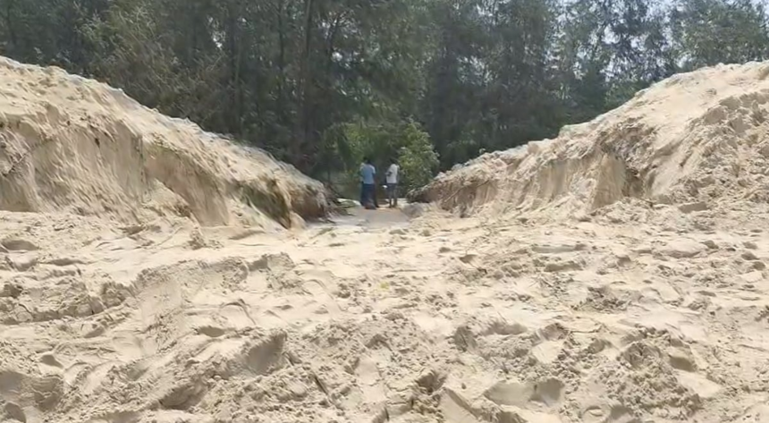 Sand Dunes Illegally Cut at Varca, Locals Fear Seawater Ingress into Fields 1 Sand Dunes Illegally Cut at Varca, Locals Fear Seawater Ingress into Fields