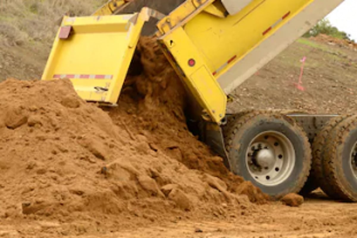 Sand theft: 1 held, tipper truck seized