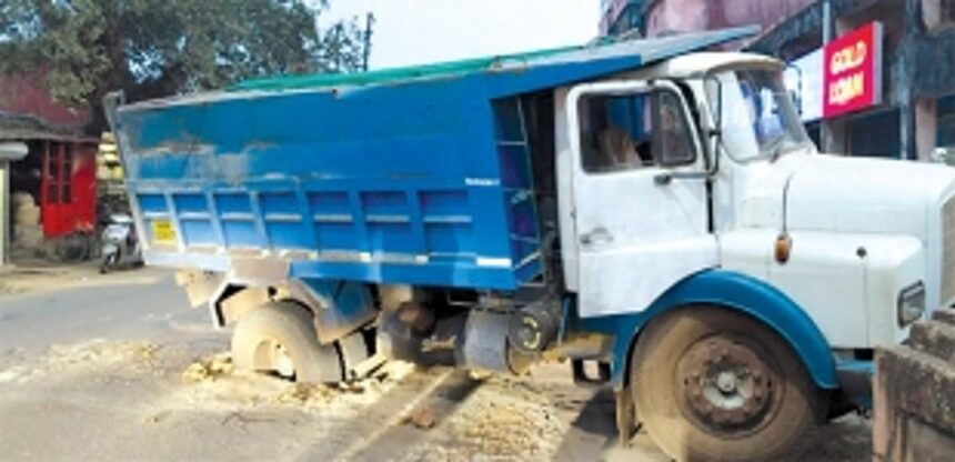 Sanguem-Curchorem road turns death trap amidst unending digging for sewerage network