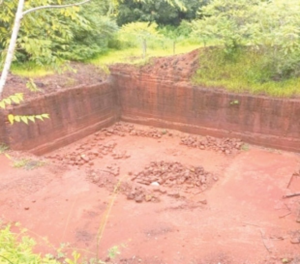 Sanguem Mamlatdar raids  illegal stone quarries