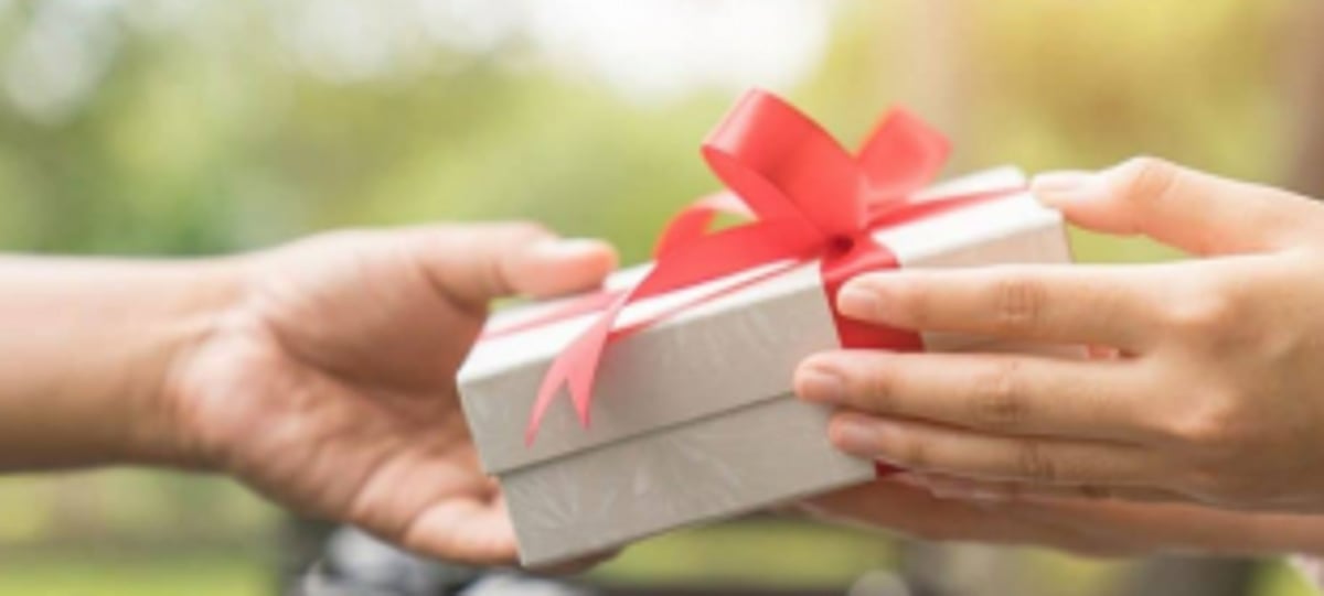 Sanguem councillor   gifts cell phone to   Power Department