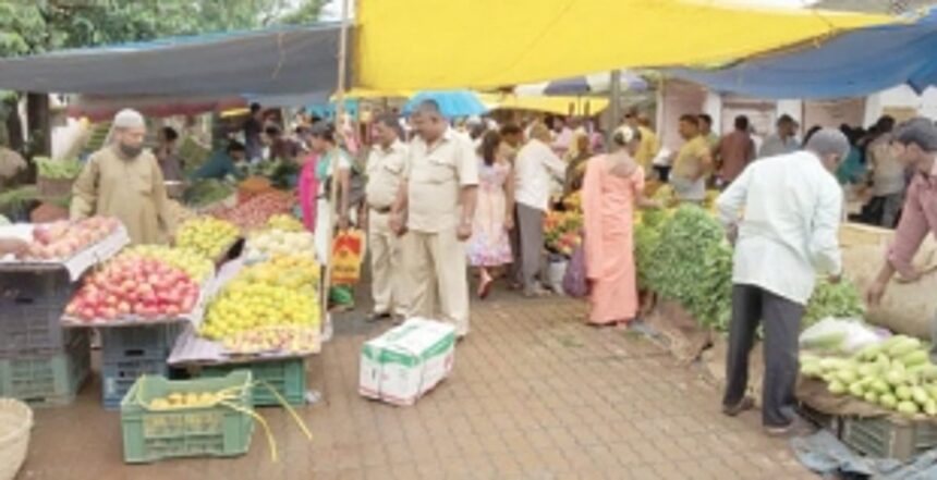 Sanguem locals happy over shifting of Wednesday market to an open area 1 Sanguem locals happy over shifting of Wednesday market to an open area