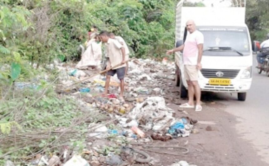 Sanquelim Municipality clears highway garbage