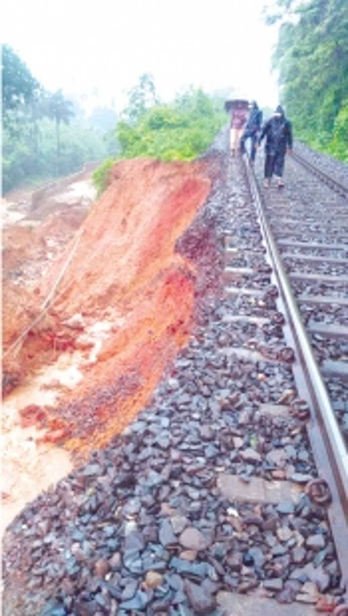 Sanvordem-Kalem railway track portion gives way