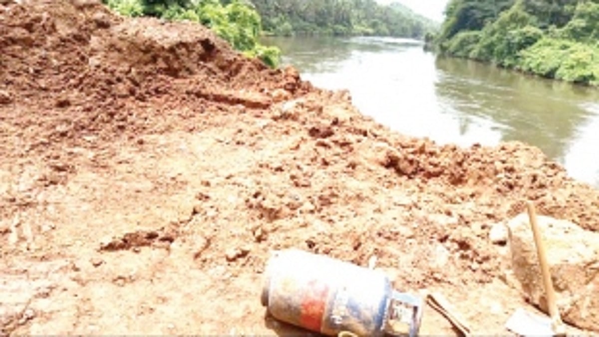 Sanvordem locals urge railways  to clear mud dumped into river