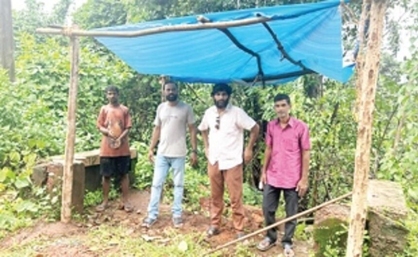Sanvordem youth erect own makeshift bus shelter, after waiting for the real one 1 Sanvordem youth erect own makeshift bus shelter, after waiting for the real one