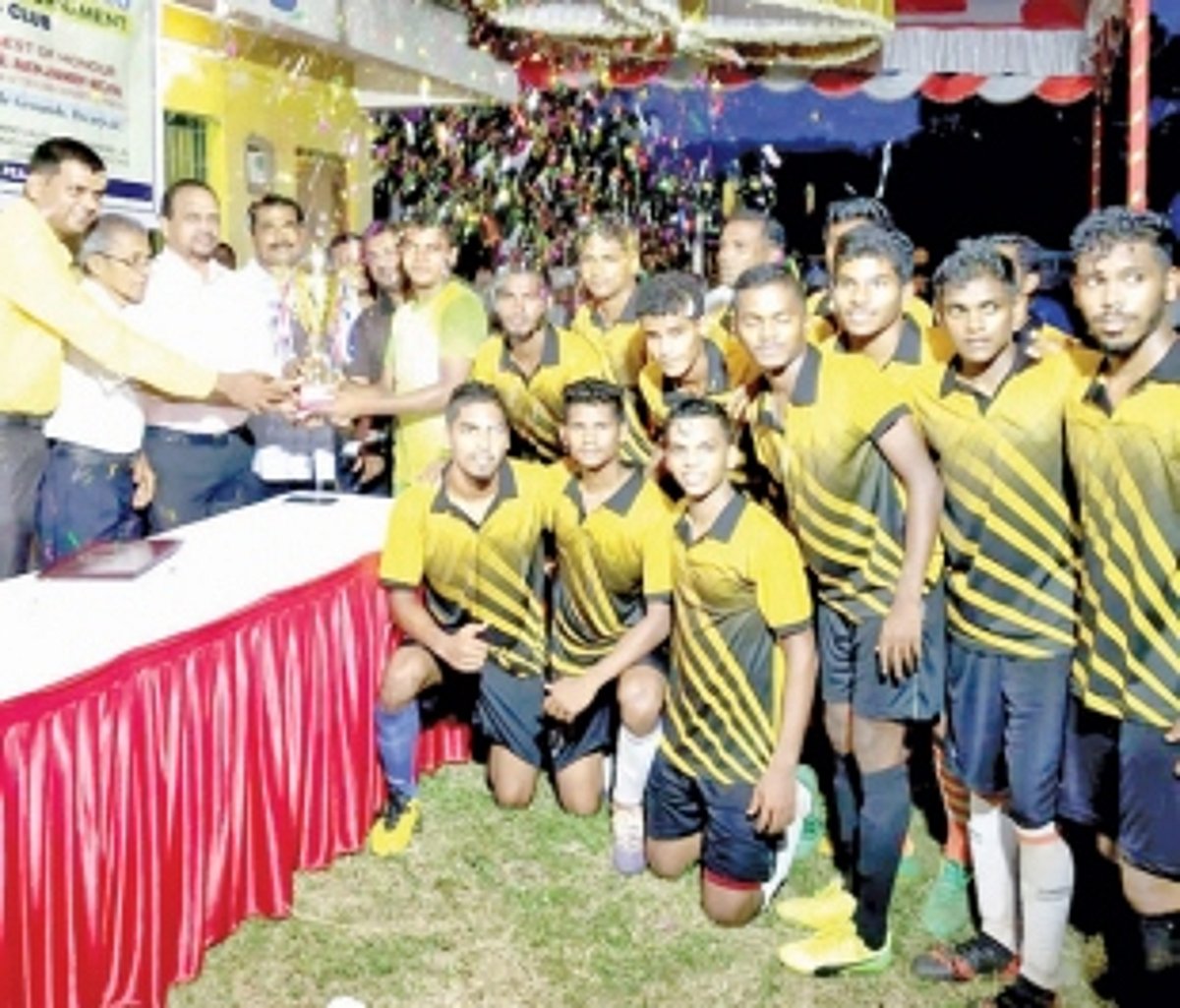 Sao Jose de Areal lift OL of Fatima Cup