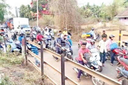 Sao Jose de Areal residents get furious with prolonged closure of Nessai railway crossing gate