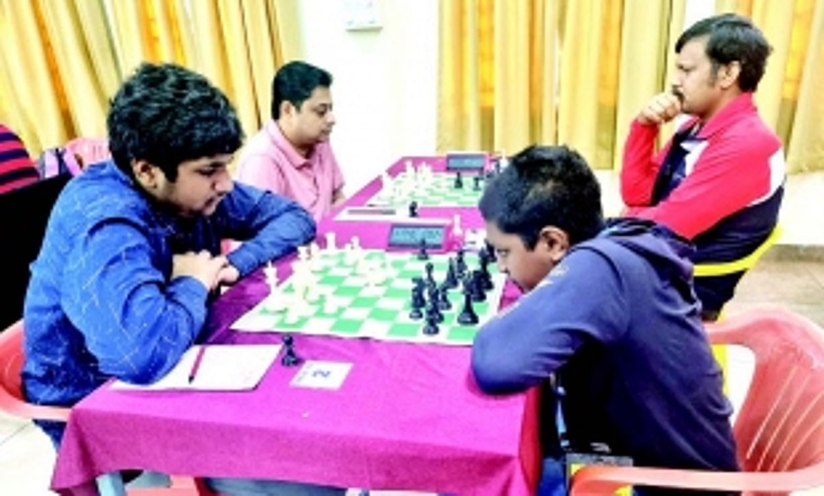 Saptarshi Roy takes sole lead
