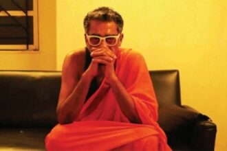 Sari Men: A salutation to artisans who weave saris and memories