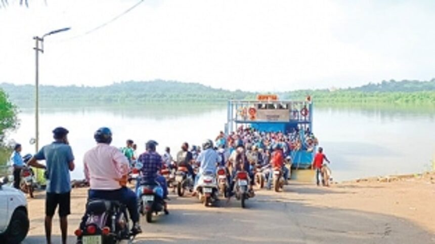 Sarmanas route commuters face hardship due to single ferry service