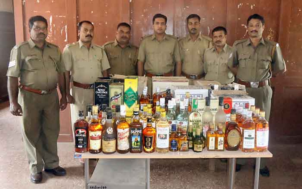 Sattari Excise Department swoops down on illegal liquor stash.