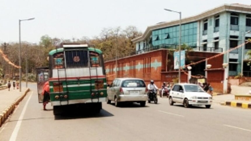 Sattari people demand  a bus stop for patients