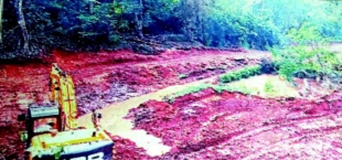 Savoi-Verem villagers stop  devpt work on Shitolem lake