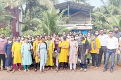School librarians urge CM  for salary hike