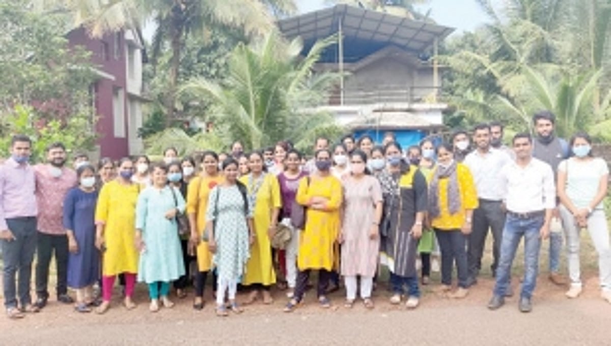 School librarians urge CM  for salary hike